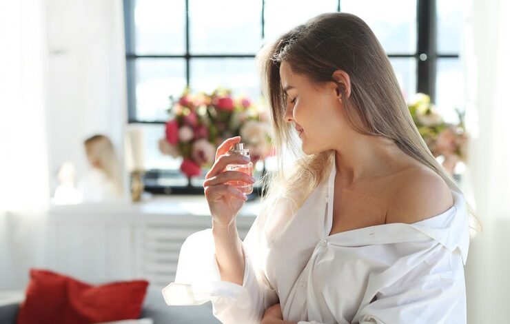 Çekici Kadın Parfümleri ile Etkileyici Bir İz Bırakın