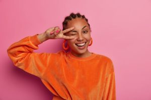 turuncu sweat pembe oje turuncu kupe